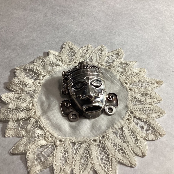 ETHNIC FACE BROOCH. STERLING. AMAZING ITEM MUST SEE 💜💛💚🩷💙🩵❤️🖤 - Picture 7 of 8